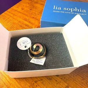 Lia Sophia size 7 ring, brass and black finish